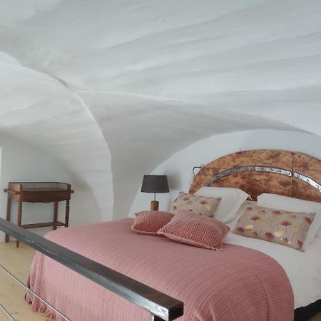 Charme Et Authenticite Dans Une Ferme. Lourmarin Extérieur photo