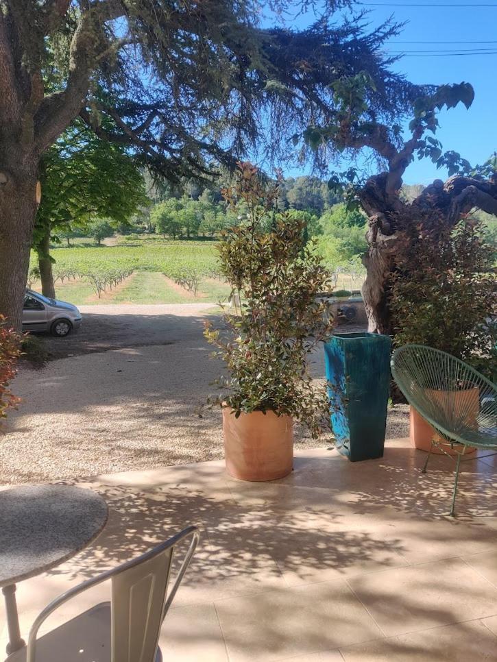 Charme Et Authenticite Dans Une Ferme. Lourmarin Extérieur photo