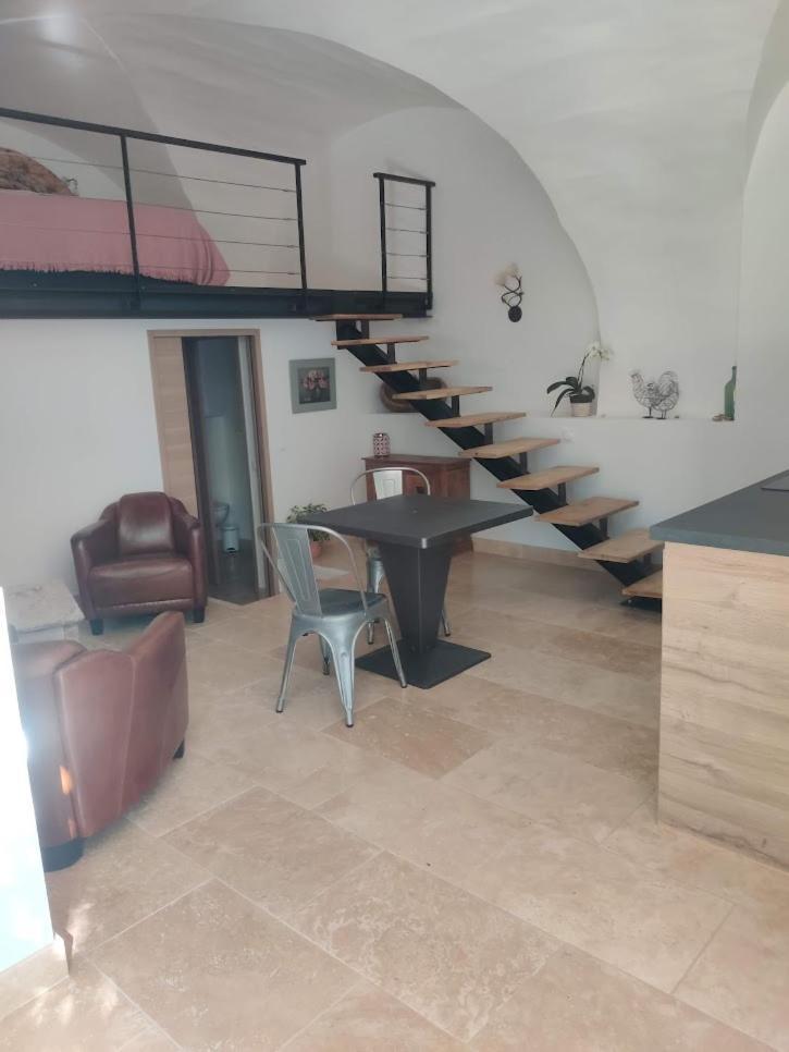 Charme Et Authenticite Dans Une Ferme. Lourmarin Extérieur photo
