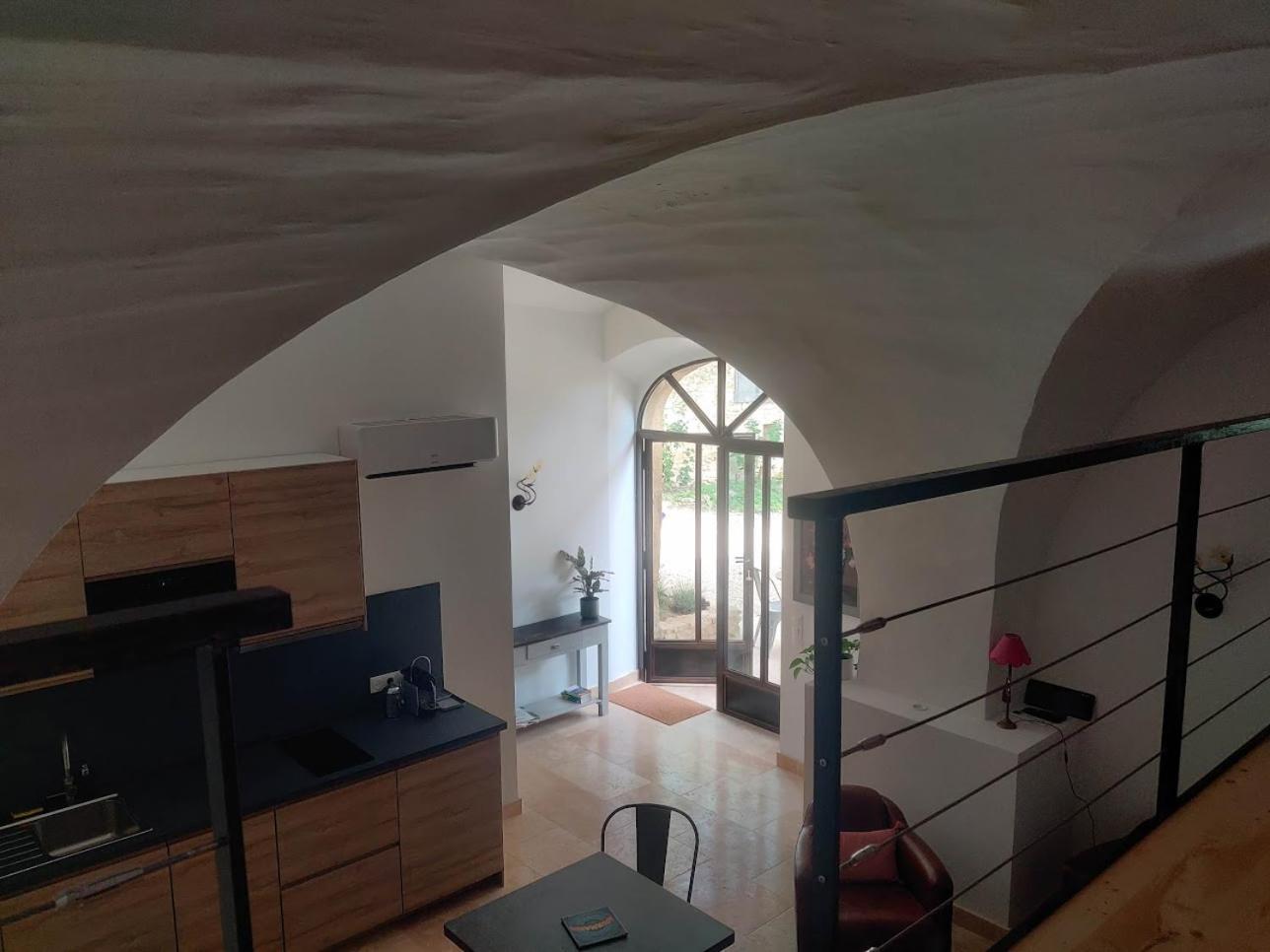 Charme Et Authenticite Dans Une Ferme. Lourmarin Extérieur photo